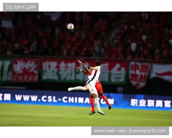 河南队扣除6分处罚，李玮锋现身训练场督战